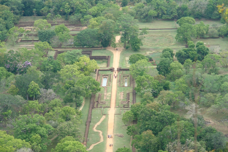     , , - (On the top of the rock, Sigiriya, Sri-Lanka)